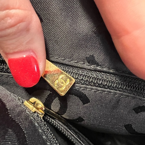 Chanel black leather bag with stitching - Picture 4 of 13